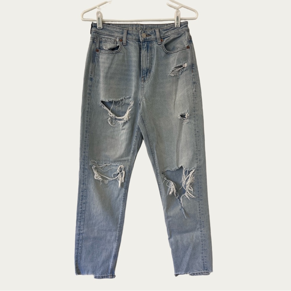 American Eagle Outfitters Light Blue Destroyed Mom Jeans Distressed Size 2‎